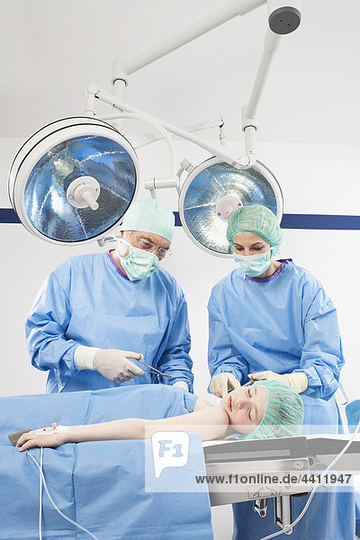 Deutschland  München  operierende Chirurgen