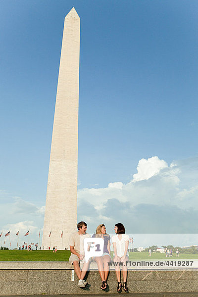 Freunde am Washington-Denkmal