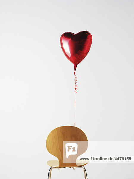 Bürostuhl und Liebesballon