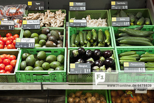 Gemüseabteilung eines Supermarktes