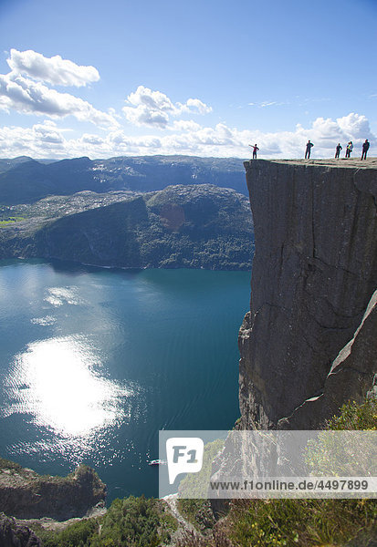 Lysefjorden  Norwegen  Preikestolen  touristische Website  Skandinavien  Fjord  trekking  rock