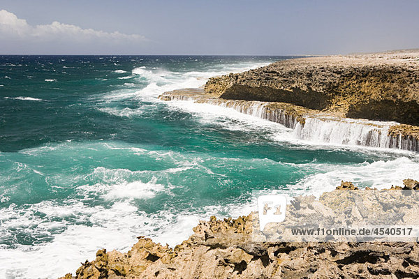 Felsen und Meer  Curacao  Antillen