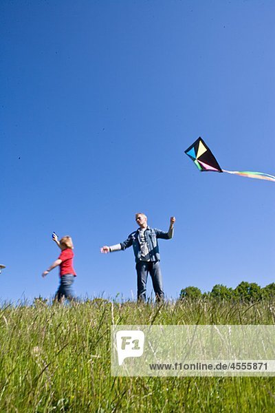 fliegen fliegt fliegend Flug Flüge Menschlicher Vater Sohn