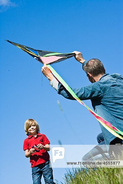fliegen fliegt fliegend Flug Flüge Menschlicher Vater Sohn