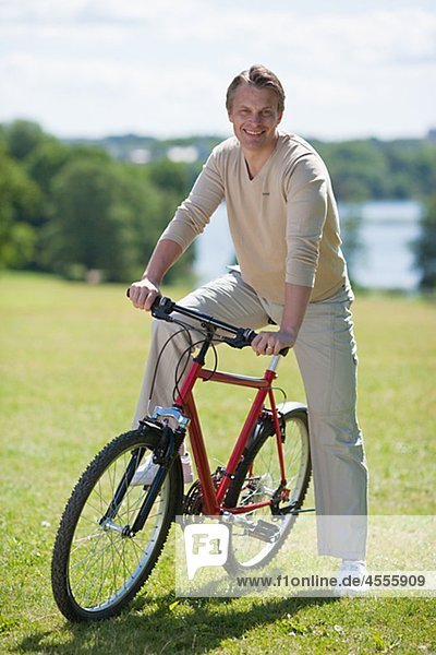 Mann auf Fahrrad