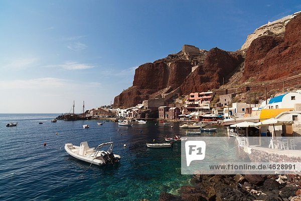 Griechenland  Thira  Oia  Kykladen  Santorini  Blick auf den Hafen von Ammoudi