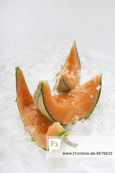 Melonenspalten im Wasser