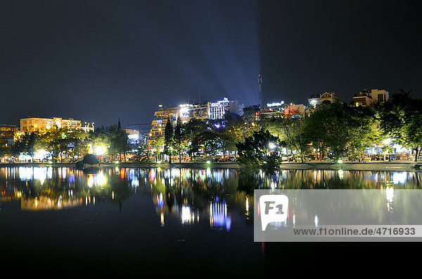 Nacht am Hoan Kiem See  Hanoi  Vietnam  Südostasien