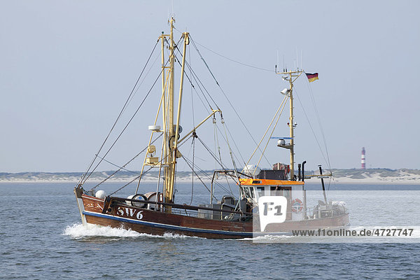 Fishing boat near the island of Sylt  North Friesland  Schleswig-Holstein  Germany  Europe
