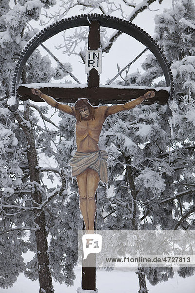 Jesus am Kreuz im Winter  Österreich  Europa
