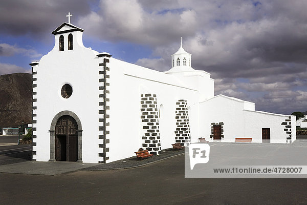 Die Kirche Erimita de los Dolores in der Nähe von Mancha Blanca  Lanzarote  Kanarische Inseln  Spanien  Europa