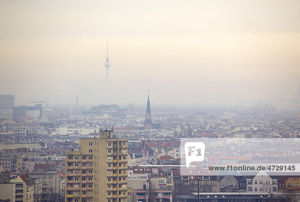 Stadtpanorama vom Funkturm zum Fernsehturm  Berlin  Deutschland  Europa