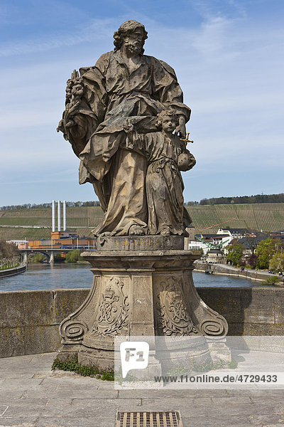 Alte Mainbrücke mit heiligem St. Josephus  Würzburg  Bayern  Deutschland  Europa