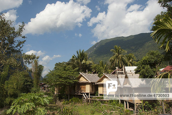 Einfache Gästehäuser aus Bambus und Rattan  Muang Ngoi Kao  Provinz Luang Prabang  Laos  Südostasien  Asien