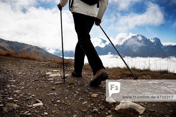 Woman hiking in Drei Zinnen  Tre Cime di Lavaredo area in Dolomite Alps  Southtirol  Italy  Europe
