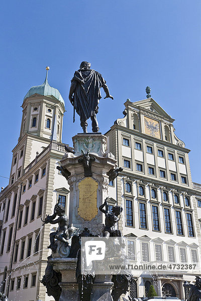 Augustusbrunnen vor dem Rathaus Rathausplatz Augsburg Bayern Deutschland Europa