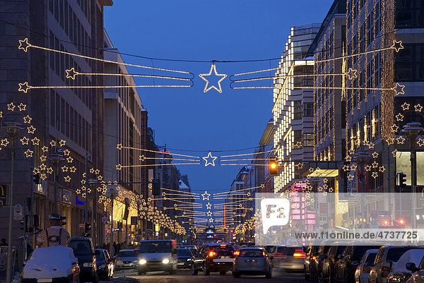 Friedrichstraße mit Weihnachtsdekoration  Berlin  Deutschland  Europa