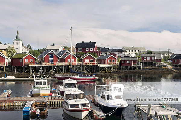 Fischerhäuser und Fischerboote  Lofoten  Norwegen  Skandinavien  Europa