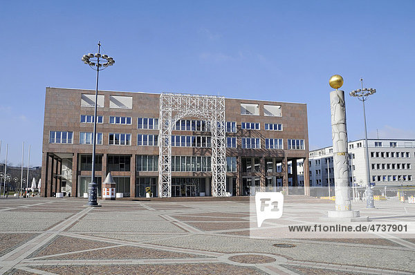 Neues Rathaus  Friedenssäule  Friedensplatz  Dortmund  Ruhrgebiet  Nordrhein-Westfalen  Deutschland  Europa