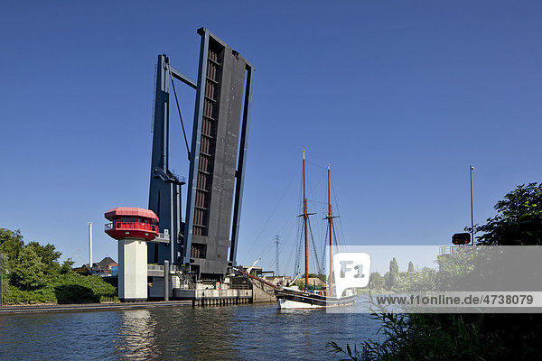 Reiherstieg Bascule Bridge  Neuhoefer Strasse  Hamburg  Germany  Europe