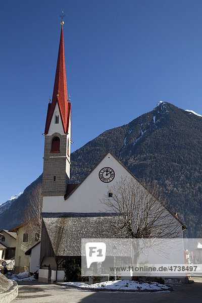 Pfarrkirche  Uttenheim  Tauferer Tal  Südtirol  Italien  Europa