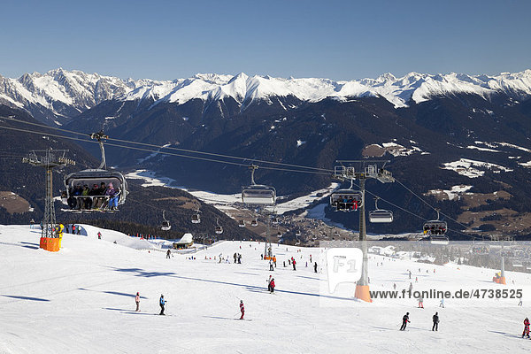 Sessellift und Skipiste  Gipfelplateau  Wintersportgebiet Kronplatz  2272m  Bruneck  Pustertal  Südtirol  Italien  Europa