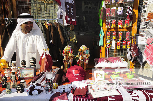Souvenirs im Souq Waqif  Doha  Katar  Naher Osten