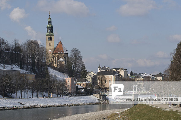 Blick vom Elisabethkai nach Mülln  Müllner Kirche am Rand des Mönchbergs  Salzburg  UNESCO Weltkulturerbe  Österreich  Europa