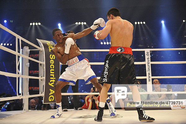 Men's boxing  WBA middleweight world champion Felix Sturm  Germany  black shorts  vs Ronald Hearns  USA  white shorts