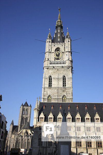 Stadtturm Belfried  und Tuchhalle  Lakenhalle  Altstadt  Gent  Ostflandern  Belgien  Europa