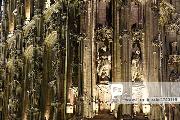 Figuren an der Fassade des historischen Stadthuis Rathaus Gent Ostflandern Belgien Europa