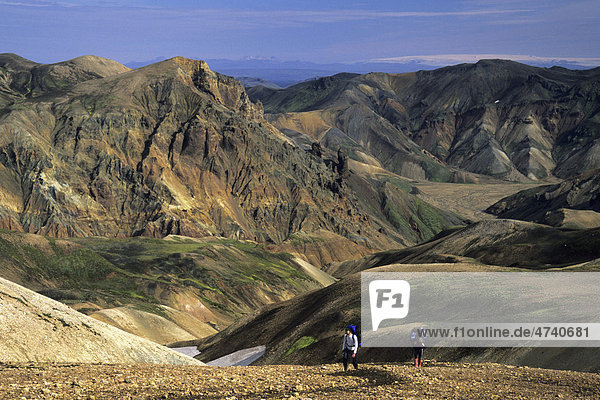 Hikers in front of Rhyolitberg Hnu_alda Austur-Reykjadalir valley Landmannalaugar region Laugavegur hiking trail Fjallabak Nature Reserve Highlands of Iceland Europe