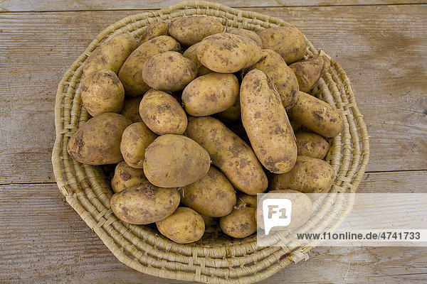 Kartoffeln in Korb