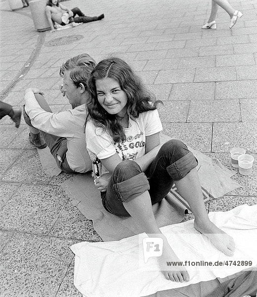 Junge Leute bei den Weltfestspielen der Jugend  Berlin  DDR  1973