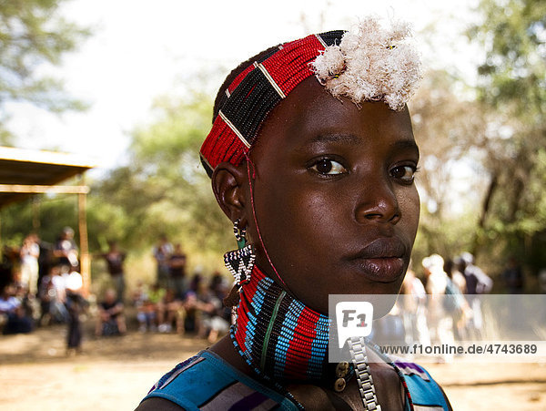 Junge Frau bei der Bullensprung-Zeremonie der Hamer-Volksgruppe in der Nähe von Turmi  Unteres Omo-Tal  Süd-Äthiopien  Afrika