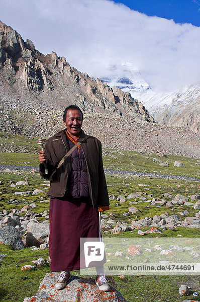 Pilger auf der Kailash Kora  West-Tibet  Asien