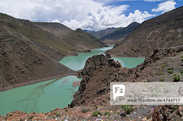 Stausee am der Karo-La Pass am Friendship Highway  Tibet  Asien