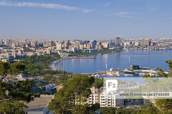 Blick über die Küste von Baku  Baku Bay  Aserbaidschan  Vorderasien