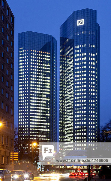 Nachtaufnahme der Hauptverwaltung  Zentrale  Deutsche Bank AG  Frankfurt am Main  Hessen  Deutschland  Europa