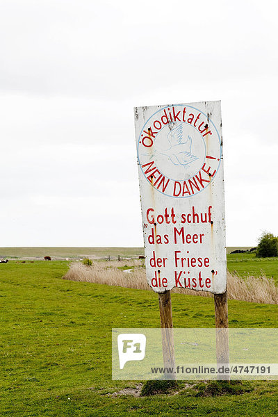 Ökodiktatur Nein Danke! Gott schuf das Meer  der Friese die Küste  Protest in Eiderstedt bei Westerhever  Schleswig-Holstein  Deutschland  Europa