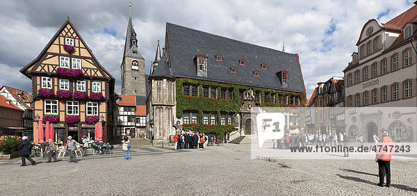 Market square in Quedlinburg with the town hall  Unesco World Heritage site  eastern Harz  Saxony-Anhalt  Germany  Europe