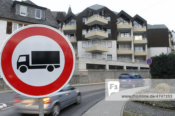 Straße für LKW gesperrt  Verkehrszeichen  Vallendar  Rheinland-Pfalz  Deutschland  Europa