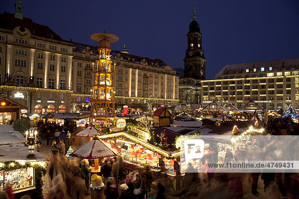 Striezelmarkt Christmas market  Altmarkt square  Dresden  Saxony  Germany  Europe