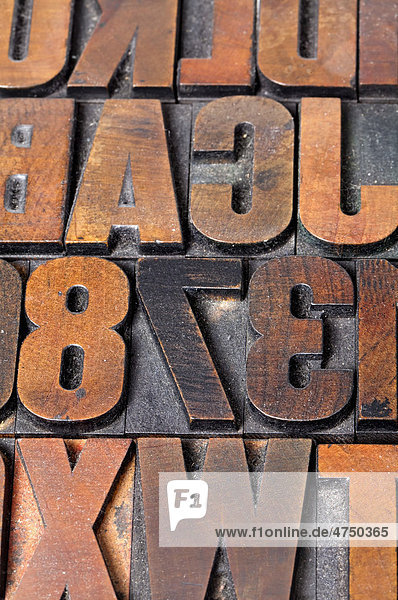 wooden-book-printing-letters-poster-type