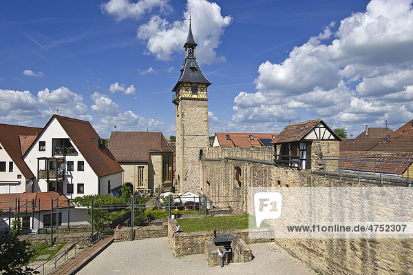 Burgplatz mit Oberer Torturm  Marbach am Neckar  Neckartal  Baden-Württemberg  Deutschland  Europa