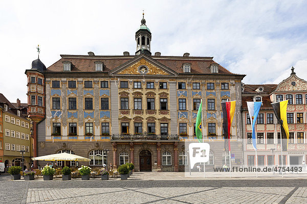Marktplatz mit historischem Rathaus  Coburg  Oberfranken  Bayern  Deutschland  Europa