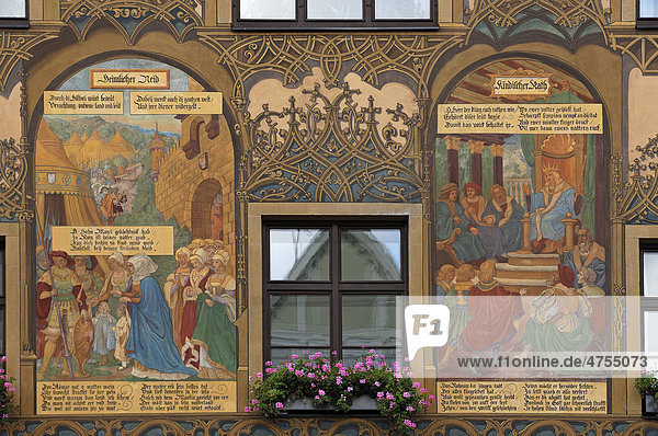 Detailansicht  Wandmalereien am Rathaus  Marktplatz 1  Ulm  Baden-Württemberg  Deutschland  Europa