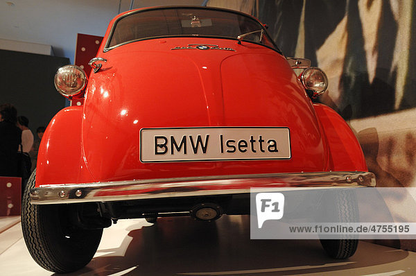 BMW Isetta 1955 bis 1962 gebaut  Sonderausstellung Bayern-Italien 2010  Neues Staatliches Textil- und Industriemuseum  Provinostraße 46  Augsburg  Bayern  Deutschland  Europa