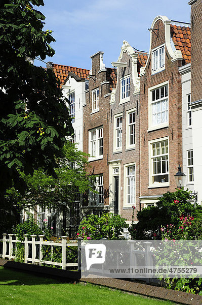 Häuser zum Innenhof  mittelalterliches Wohnstift Begijnhof  historische Altstadt  Amsterdam  Noord-Holland  Nord-Holland  Niederlande  Europa