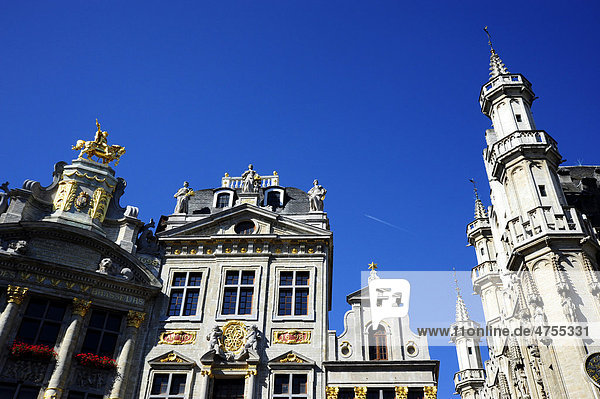 Gotisches Rathaus und Häuser im Stil der Barock  Zunfthäuser auf dem Grand Place  Grote Markt Platz  Innenstadt  Brüssel  Belgien  Benelux  Europa